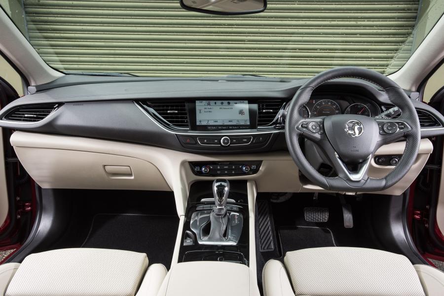 Торпедо Vauxhall Insignia Sports Tourer Exclusive 2018 года  (фото 17 из 17)